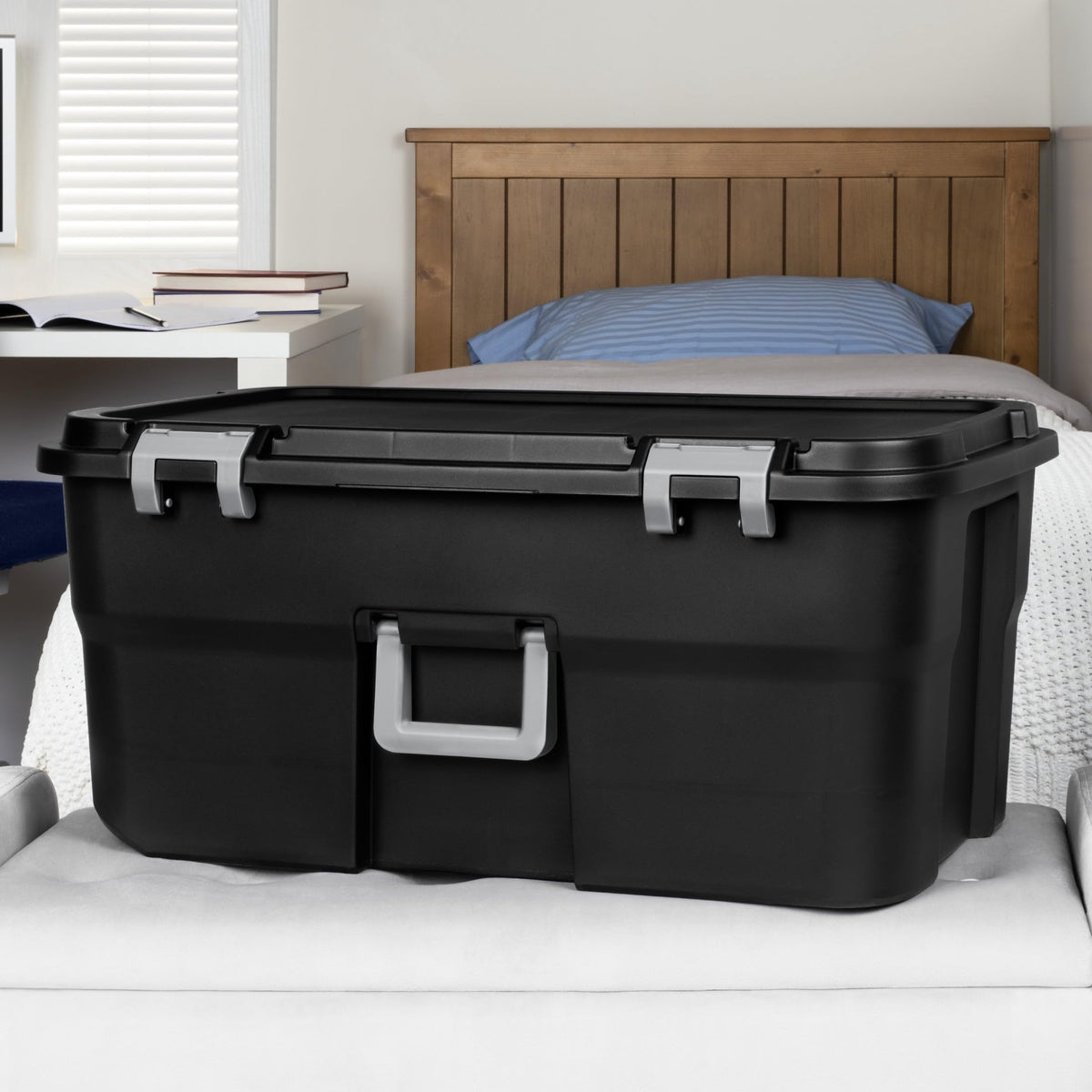Black 22Gal Wheeled Lockable Storage Footlocker R701